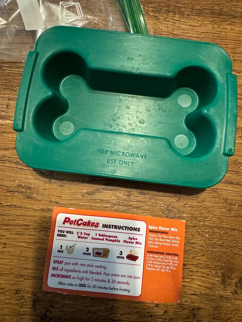 Dog Bone shaped Cake pan W/ instructions to make a cake for your Dog!